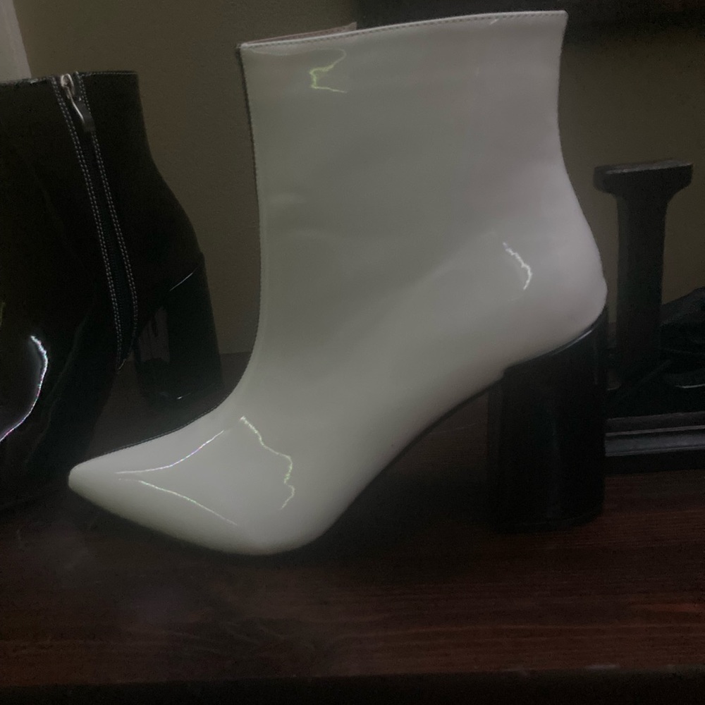 Selling these beautiful half black half white pointed heels